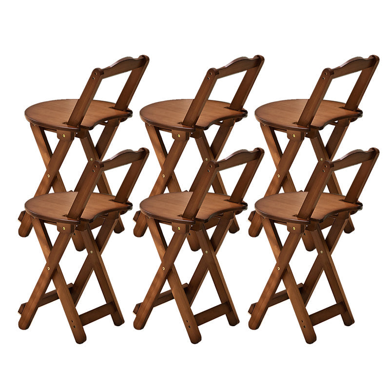 Sgabelli da bar per interni contemporanei in legno.