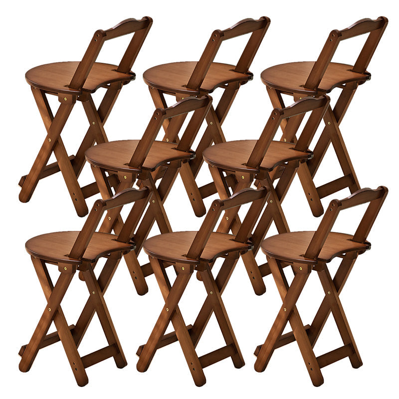 Sgabelli da bar per interni contemporanei in legno.