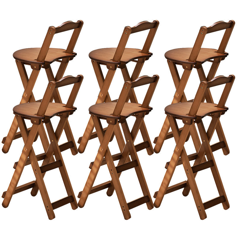 Sgabelli da bar per interni contemporanei in legno.