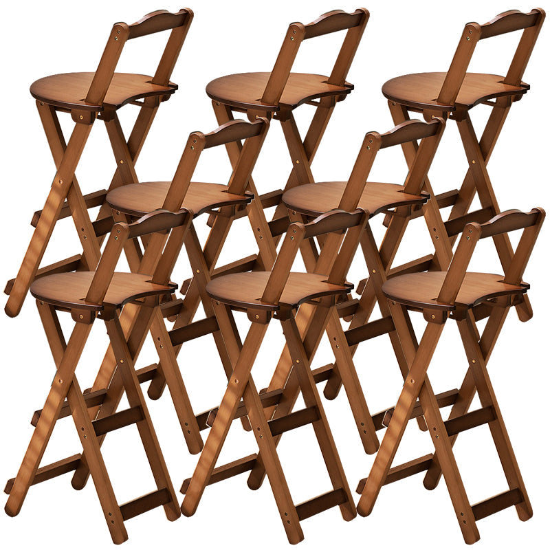 Sgabelli da bar per interni contemporanei in legno.