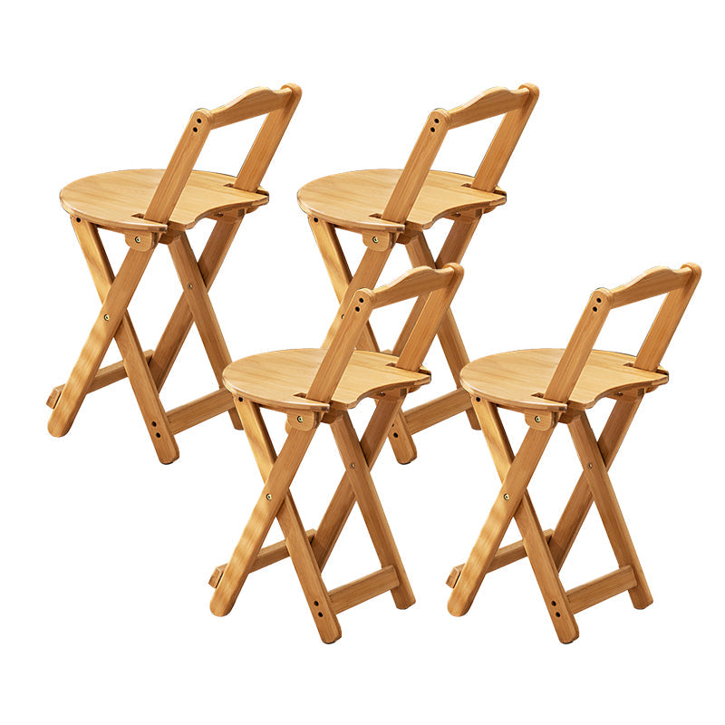 Sgabelli da bar per interni contemporanei in legno.