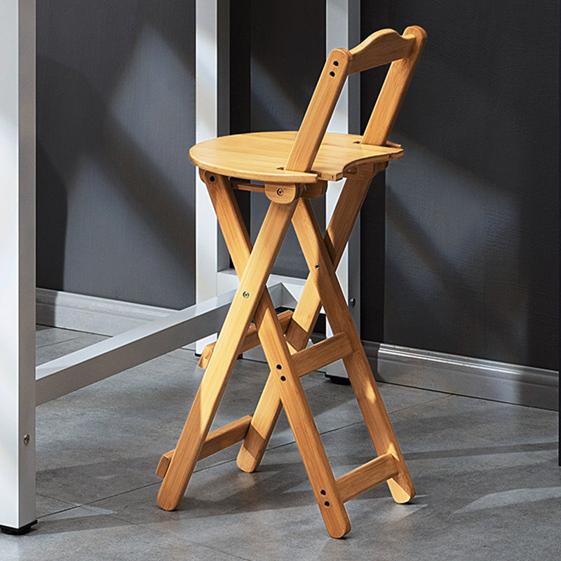 Sgabelli da bar per interni contemporanei in legno.