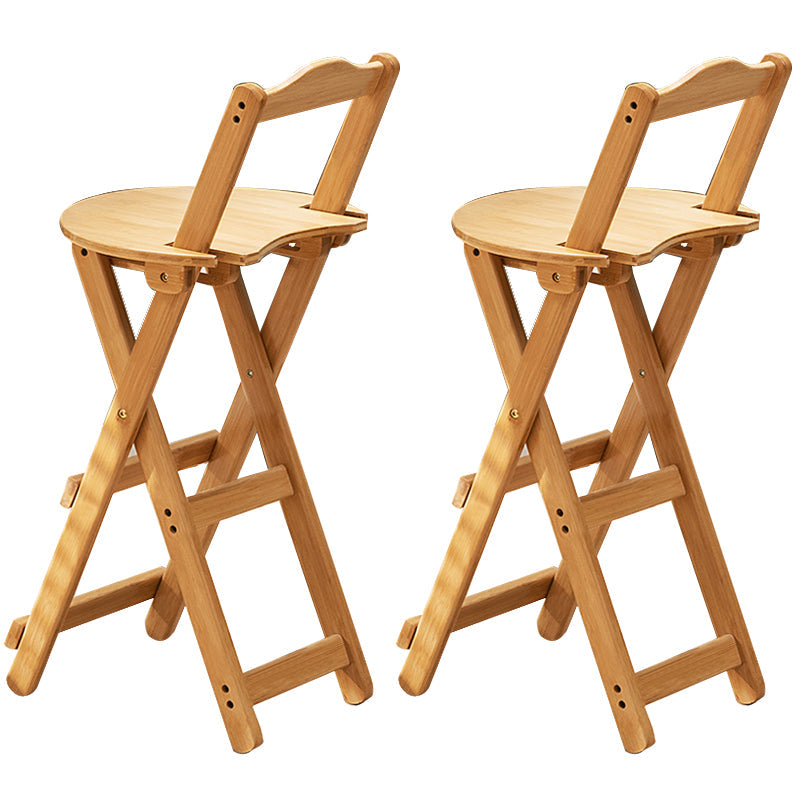 Sgabelli da bar per interni contemporanei in legno.