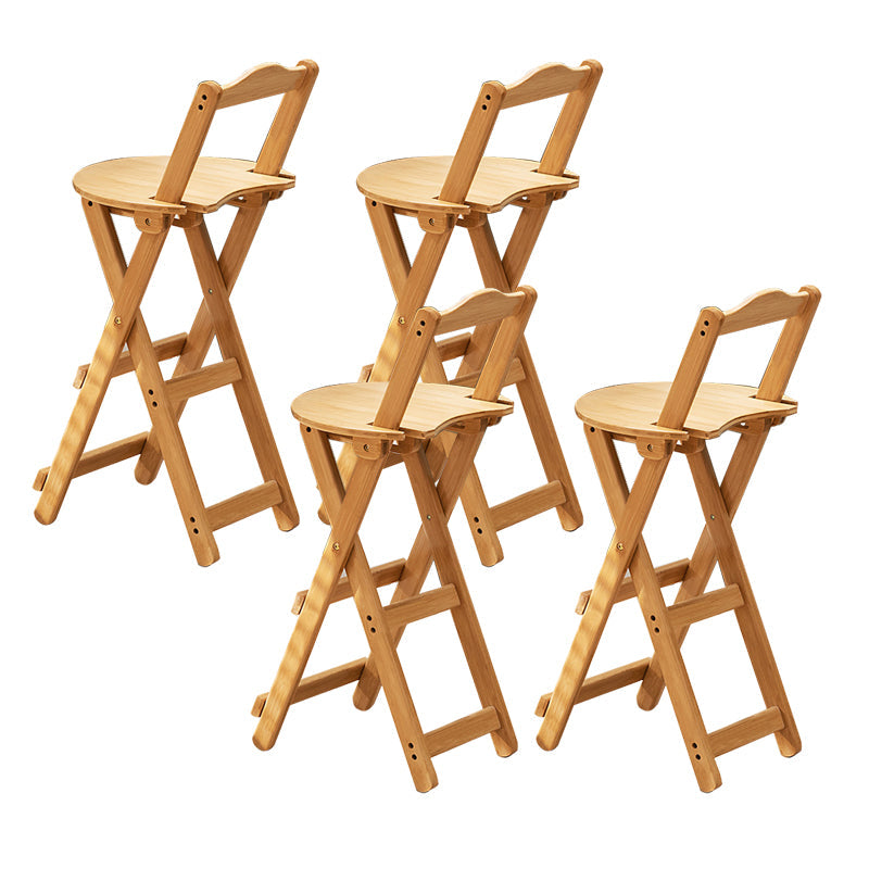 Sgabelli da bar per interni contemporanei in legno.