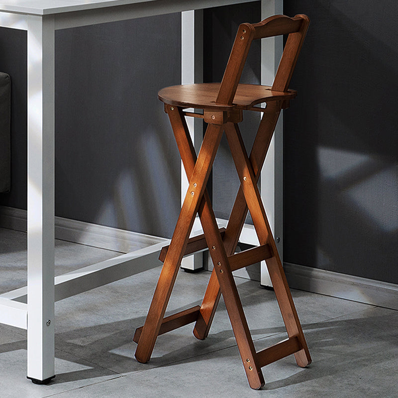 Sgabelli da bar per interni contemporanei in legno.