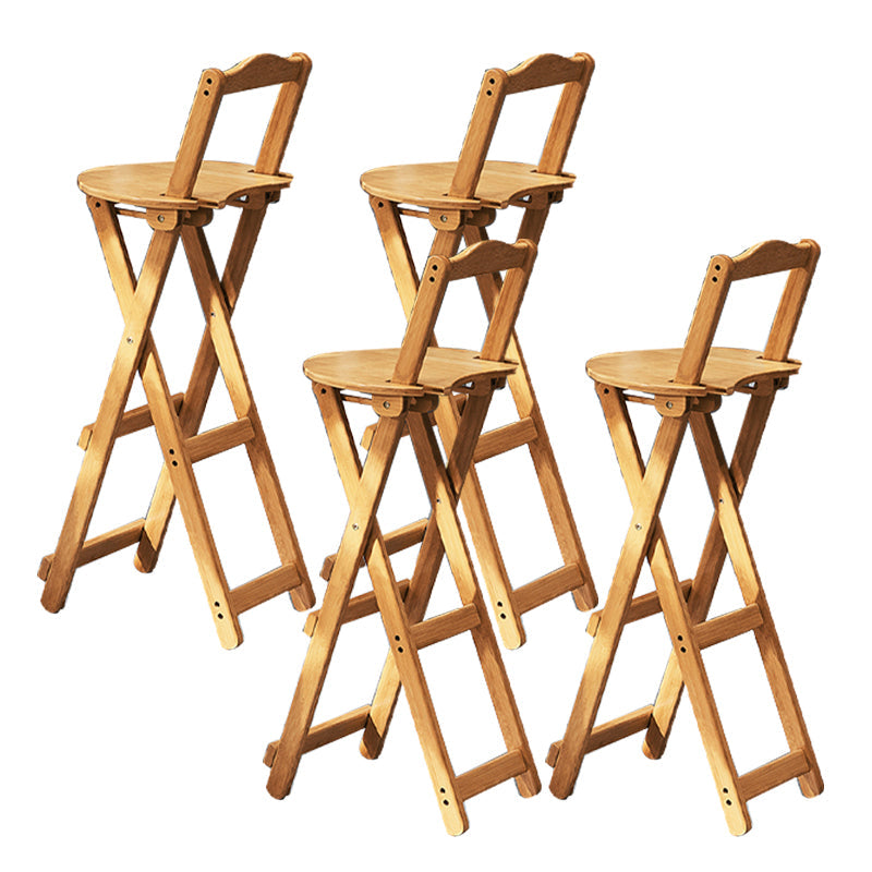 Sgabelli da bar per interni contemporanei in legno.