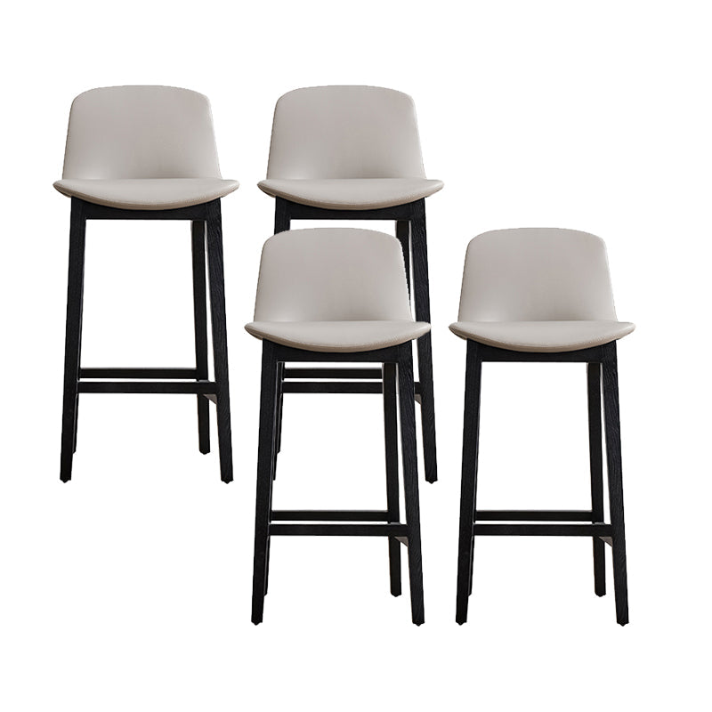 Fucile in pelle in pelle Piccolo di base nera e sgabello con schienale