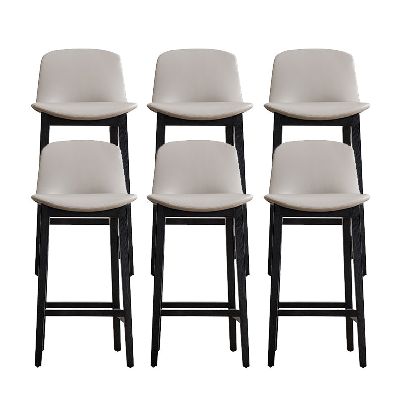 Fucile in pelle in pelle Piccolo di base nera e sgabello con schienale