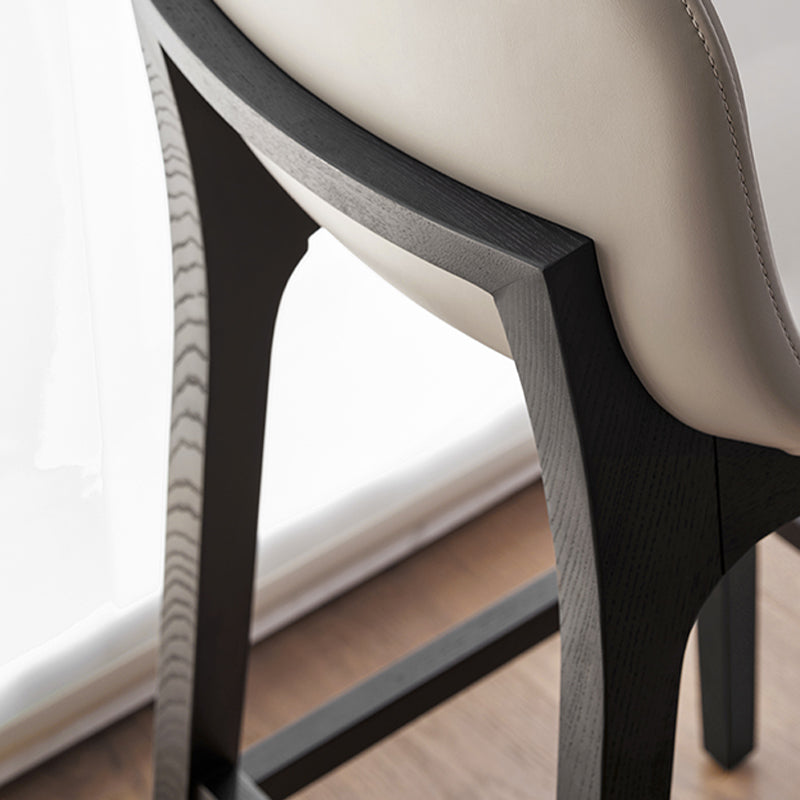 Fucile in pelle in pelle Piccolo di base nera e sgabello con schienale