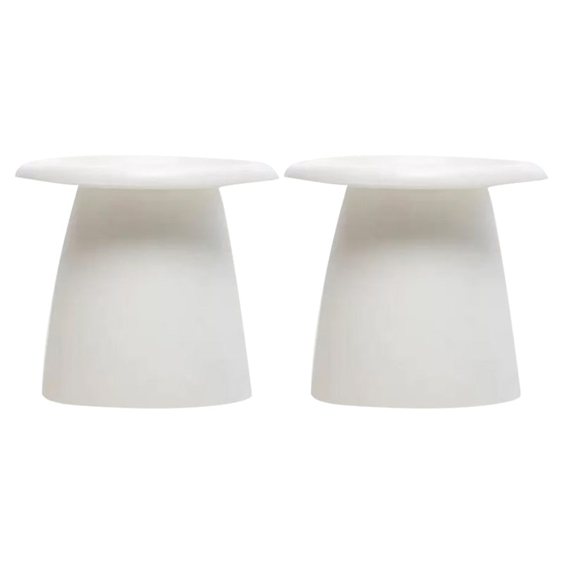 Glam Corner Table Plastic Round Pedestal Side End Snack Table 19"L x 19"W x 18"H White 2 Clearhalo 'Coffee & Accent Tables' 'End & Side Tables' 'end_side_tables' 'furn' 'furn_end_side_tables' 'Furniture' 'Living Room Furniture' 7257474