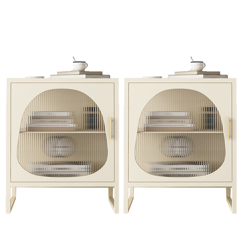 Comodino di accento metallico contemporaneo al comodino con porte per camera da letto