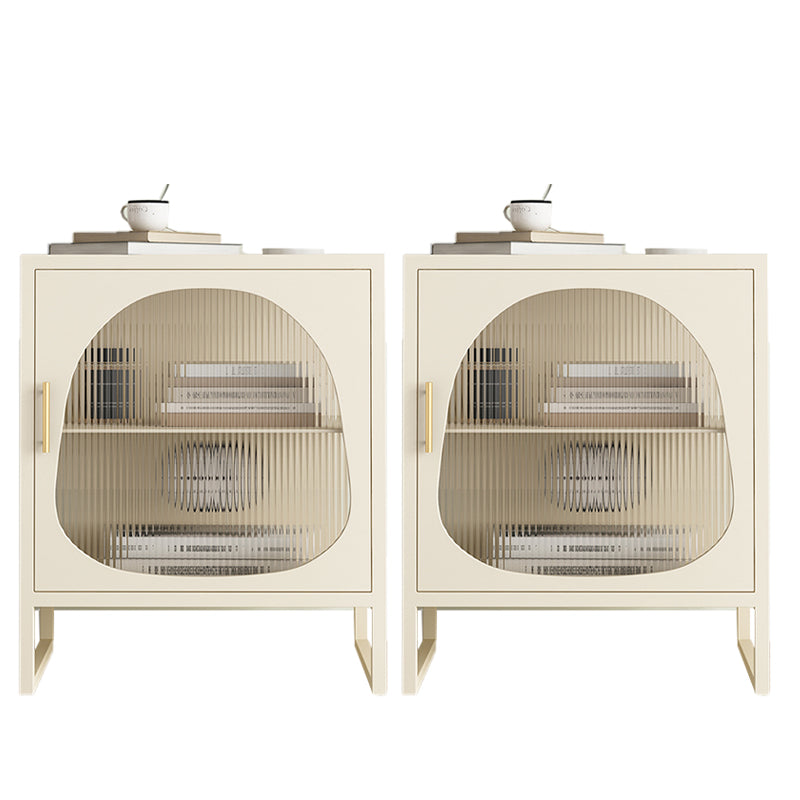 Comodino di accento metallico contemporaneo al comodino con porte per camera da letto