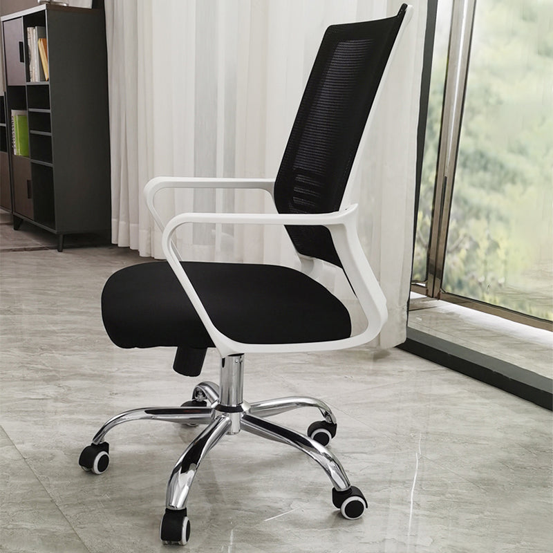 Silla de oficina moderna sin silla ergonómica angustiosa con espalda transpirable
