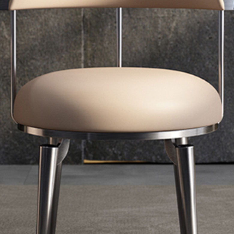 Silla de brazo tapizada estilo glamour de comedor abierto con patas de metal