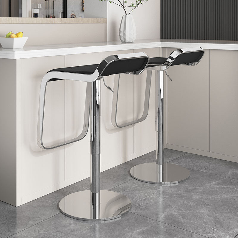 フェイクレザーバースツール調整可能な高さのスイベルバースツールとフットレスト