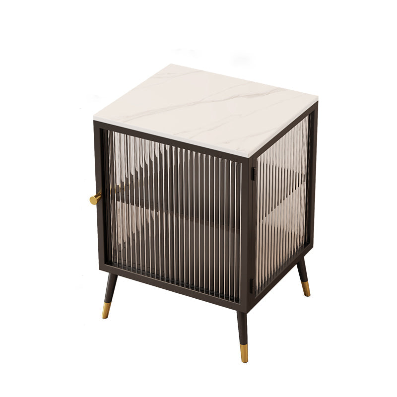 Comodino di accento metallico mobile contemporaneo con porta