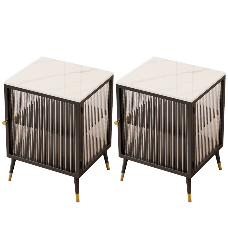 Comodino di accento metallico mobile contemporaneo con porta