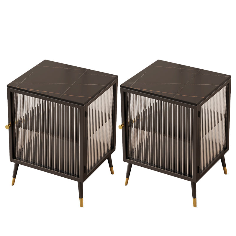 Comodino di accento metallico mobile contemporaneo con porta