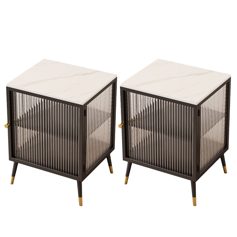 Comodino di accento metallico mobile contemporaneo con porta