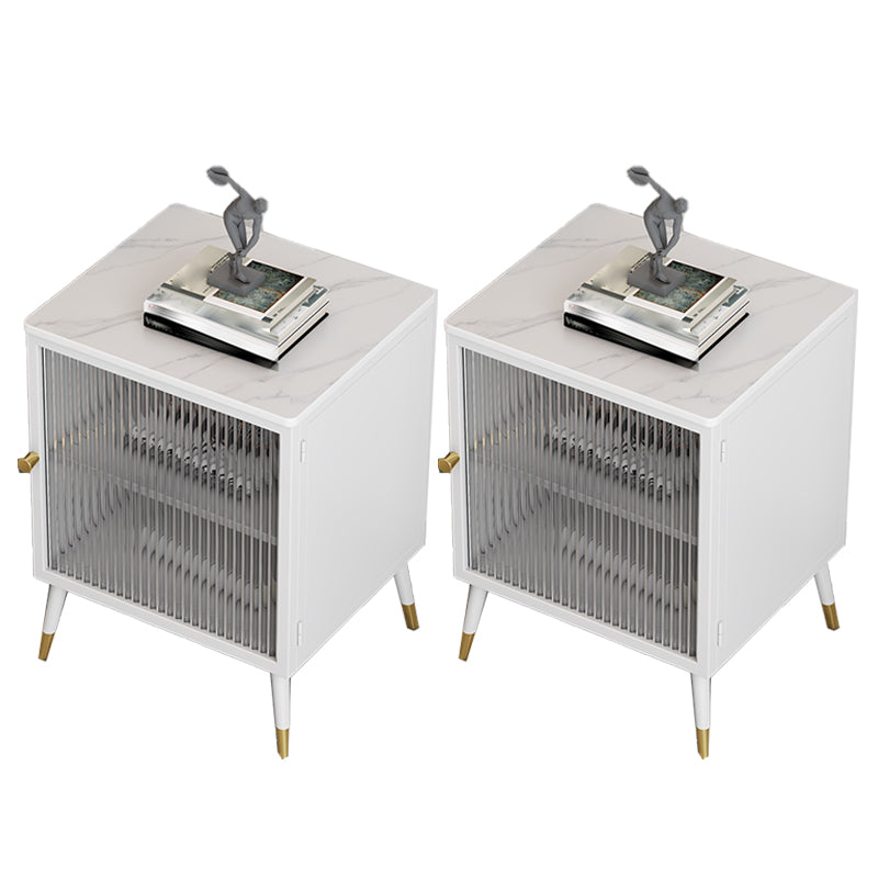 Comodino di accento metallico mobile contemporaneo con porta