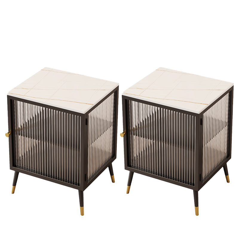 Comodino di accento metallico mobile contemporaneo con porta