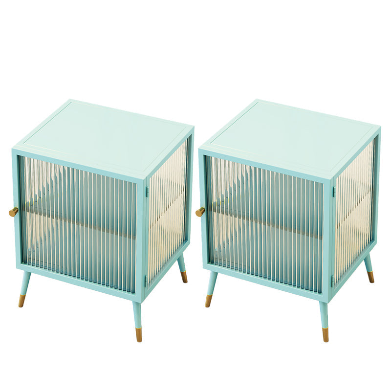 Comodino di accento metallico mobile contemporaneo con porta