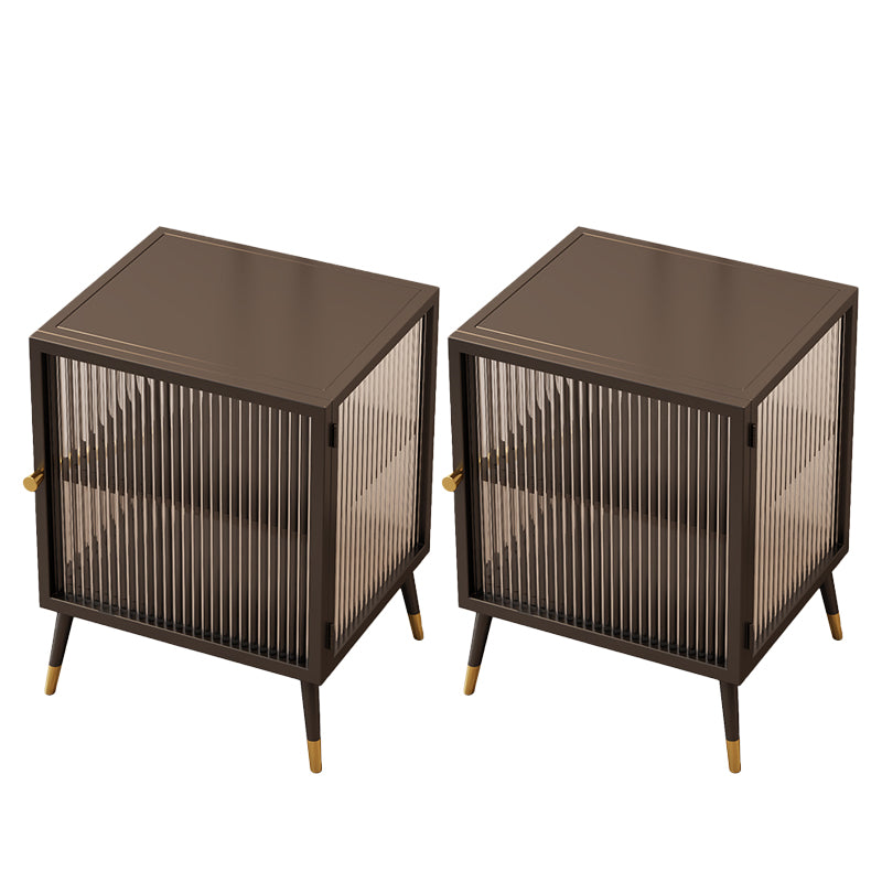 Comodino di accento metallico mobile contemporaneo con porta