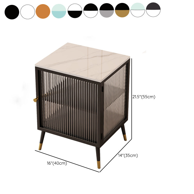 Comodino di accento metallico mobile contemporaneo con porta