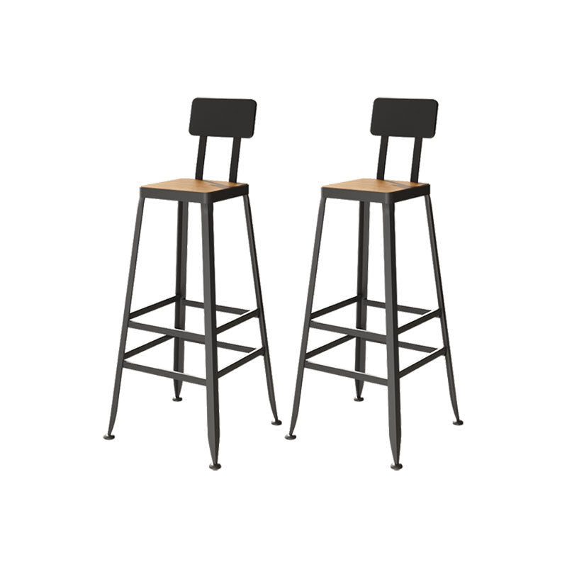 黒いベースの産業金属製のバースツール低腰のバースツール