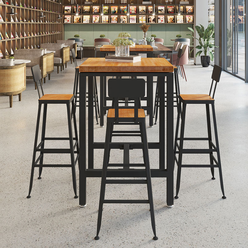 黒いベースの産業金属製のバースツール低腰のバースツール