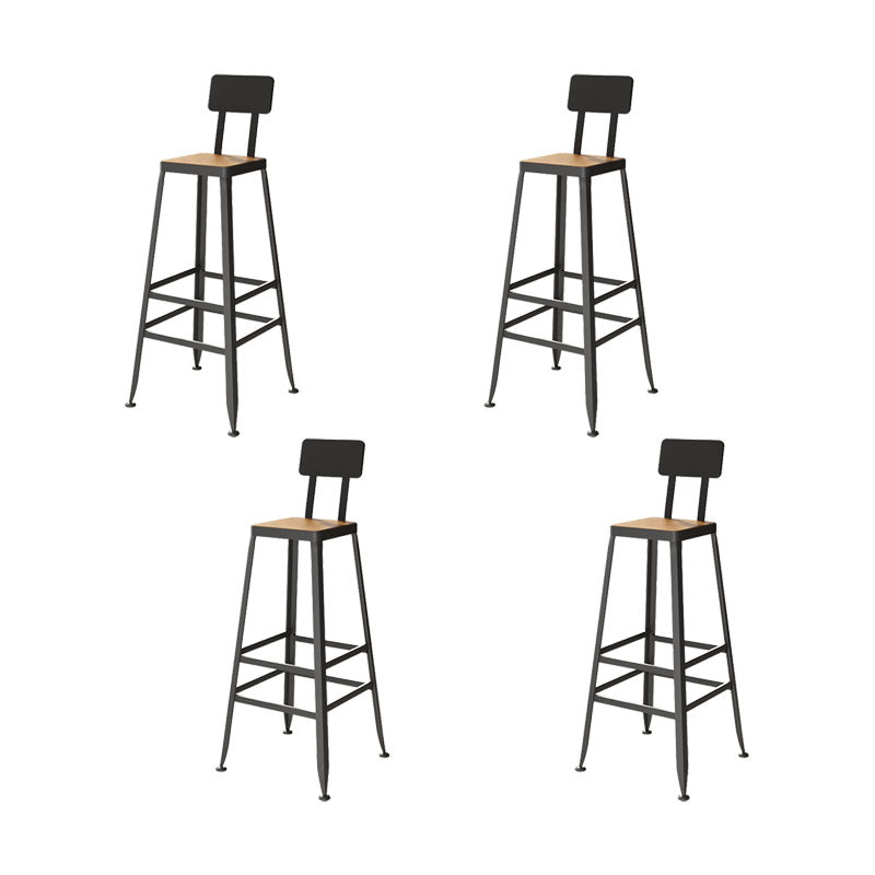 黒いベースの産業金属製のバースツール低腰のバースツール