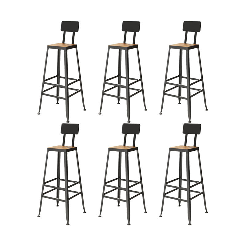 黒いベースの産業金属製のバースツール低腰のバースツール