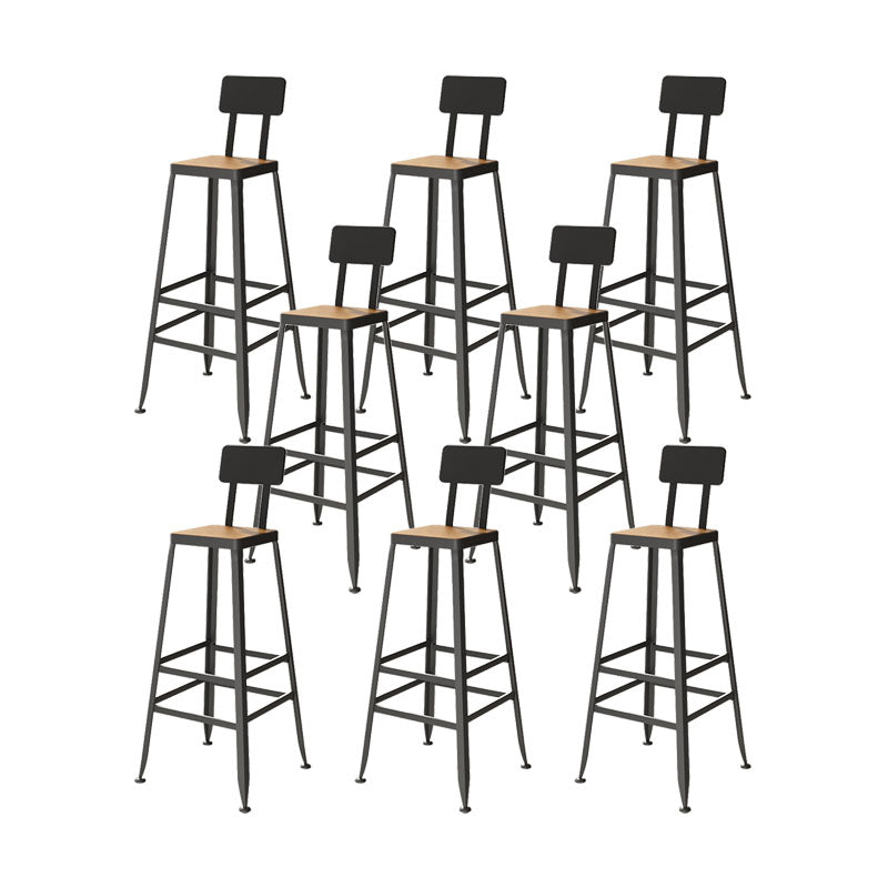 黒いベースの産業金属製のバースツール低腰のバースツール