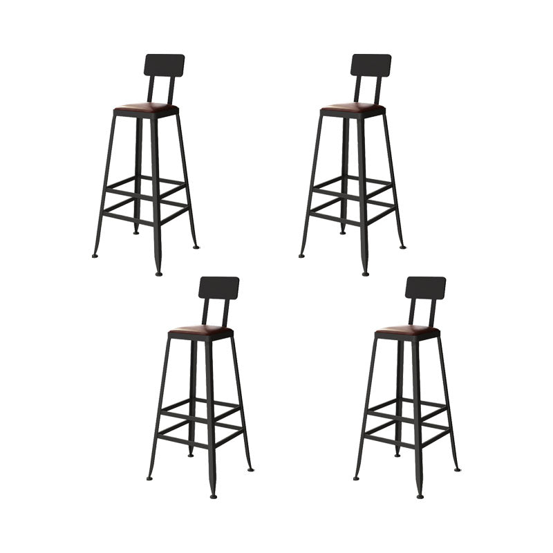 黒いベースの産業金属製のバースツール低腰のバースツール