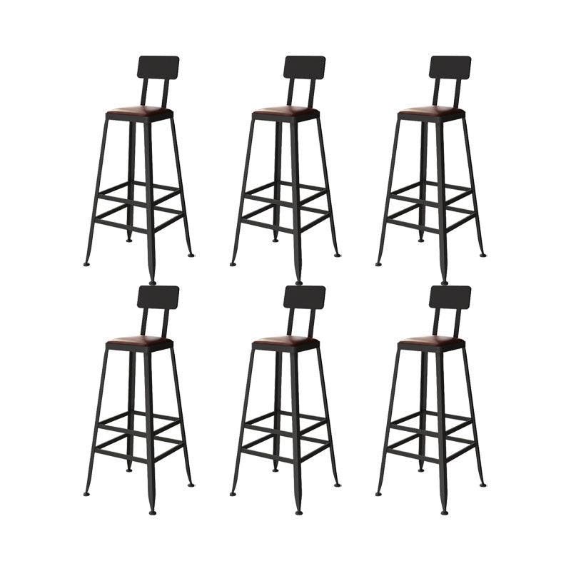 黒いベースの産業金属製のバースツール低腰のバースツール