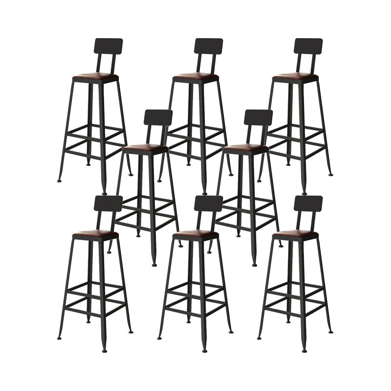 黒いベースの産業金属製のバースツール低腰のバースツール