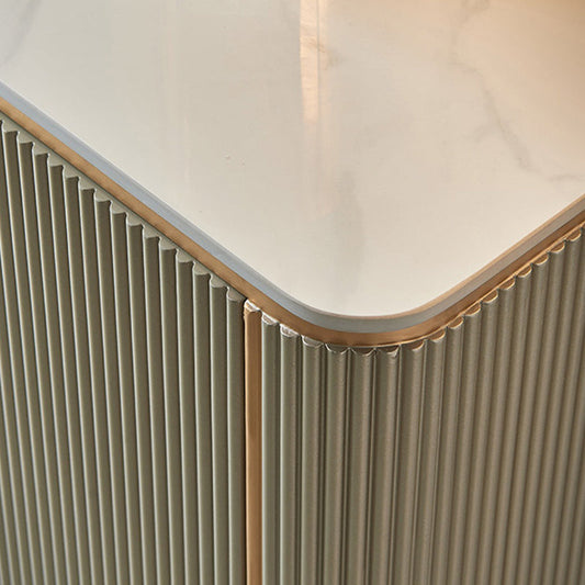 Gli armadietti della credenza glam includevano supporto a buffet con spazio per la sala da pranzo