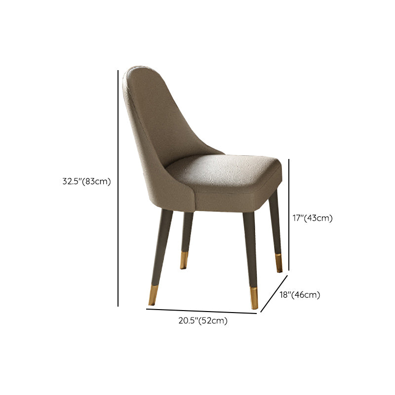 Ausziehbarer Sinterstein -Esstisch mit gepolsterten Stühlen für die Küche