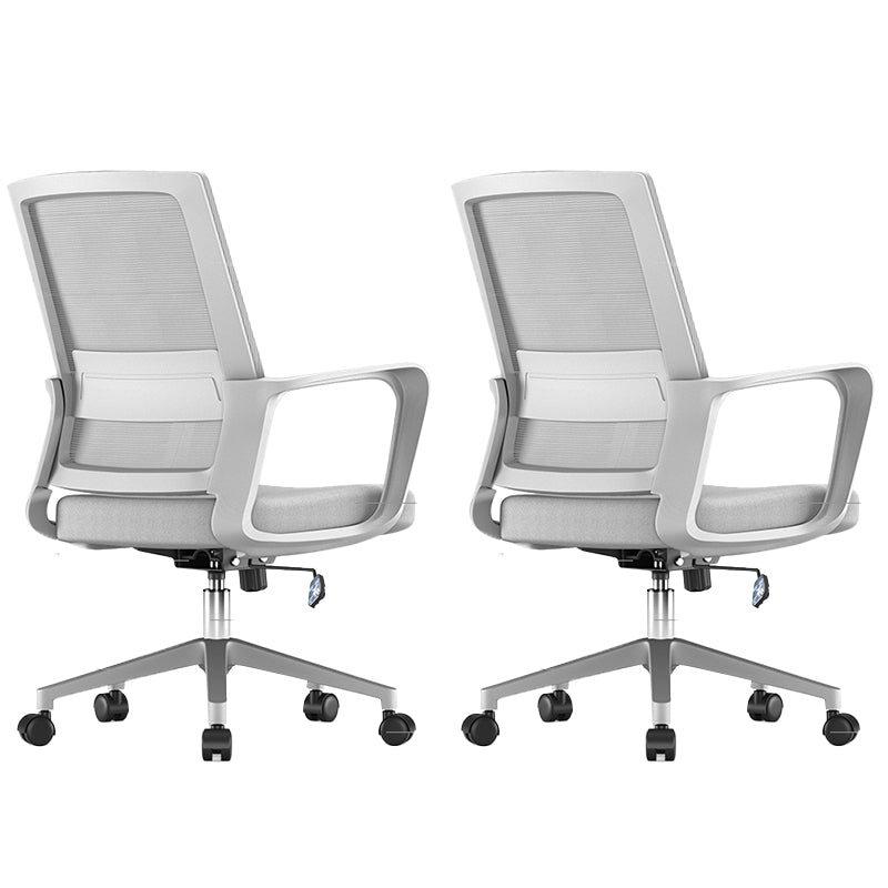 モダンスライド椅子の傾きメカニズムホイール付きの悲惨な人間工学に基づいた椅子