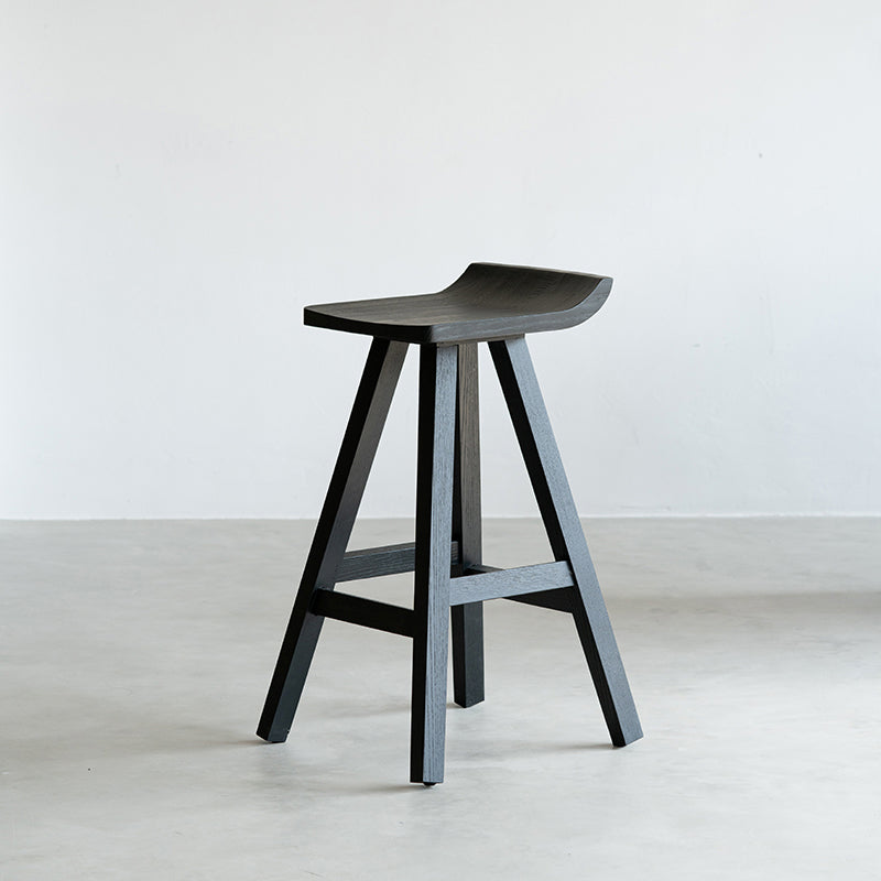 Solid Wood Dining Stools Black Armless Bar Stools with Footrest Textured Black 1 Piece Clearhalo 'Bar Furniture' 'Bar Stools' 'bar_stools' 'furn' 'furn_bar_stools' 'Furniture' 'Kitchen & Dining Furniture' 7316518