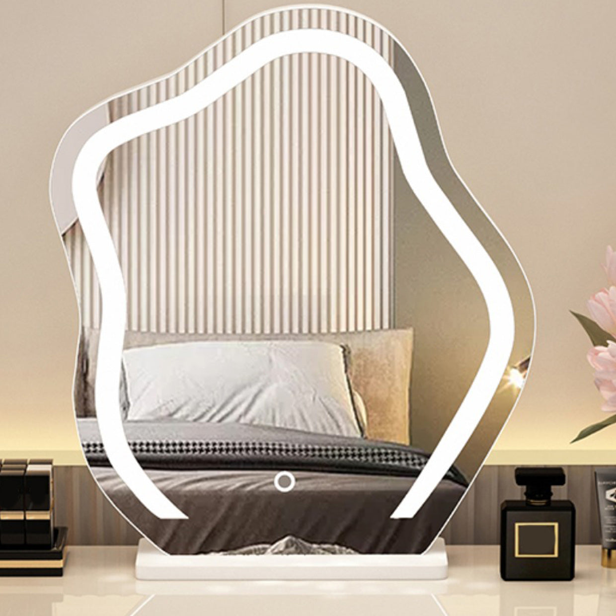 Contemporary Lighted Mirror Makeup Vanity Desk in Wood Vanity Dressing Table Set