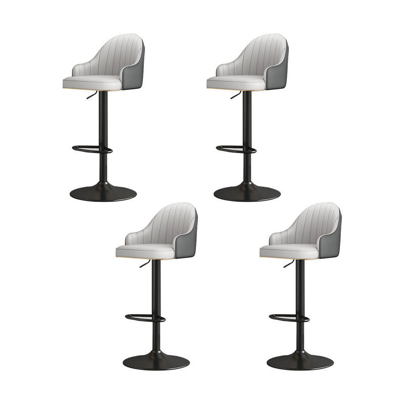 Tabourets de bar en faux cuir de style glam