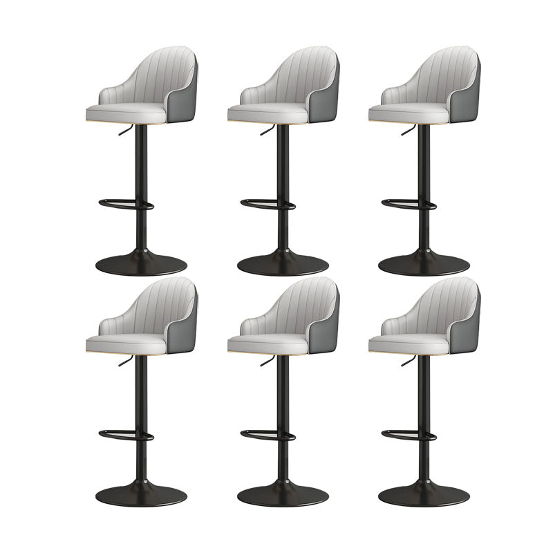 Tabourets de bar en faux cuir de style glam