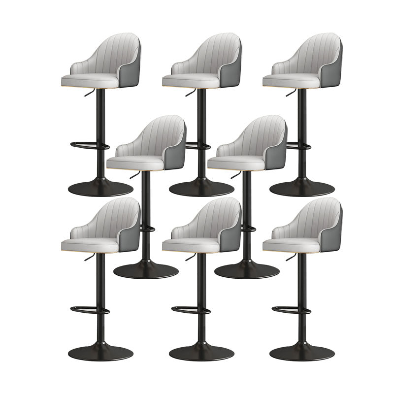 Tabourets de bar en faux cuir de style glam