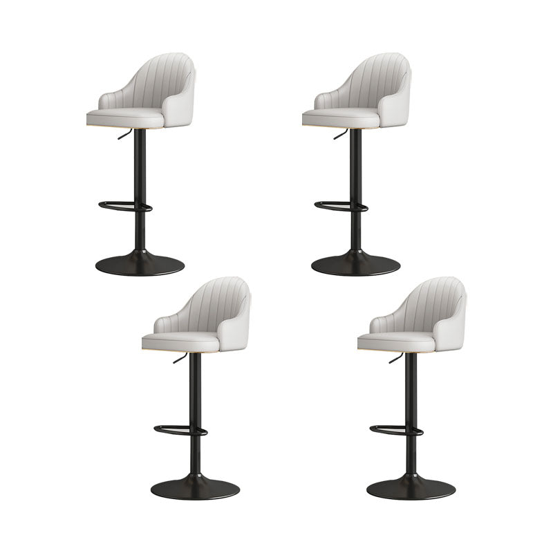 Tabourets de bar en faux cuir de style glam