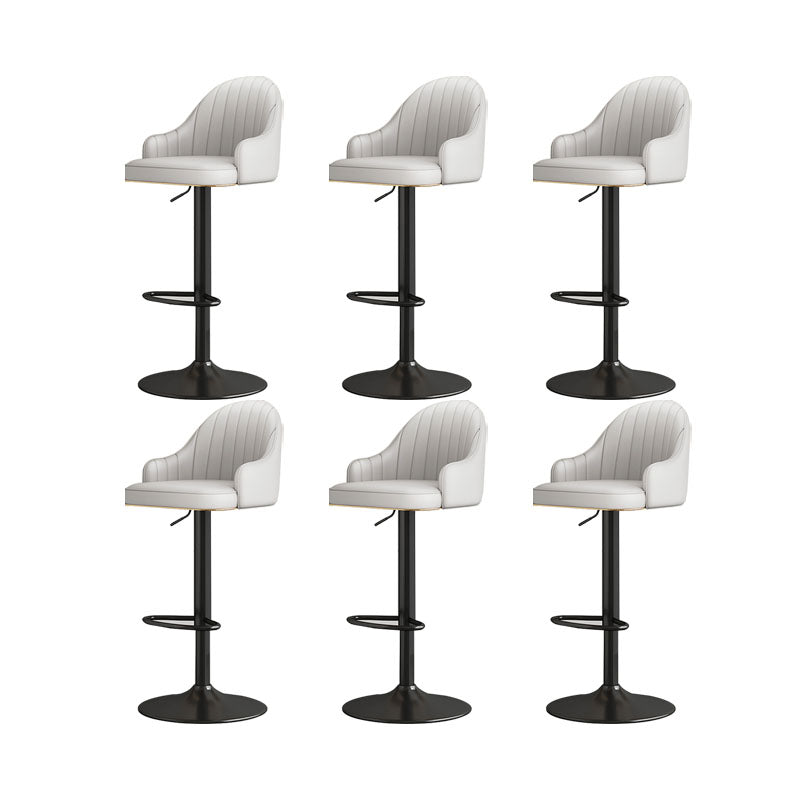 Tabourets de bar en faux cuir de style glam