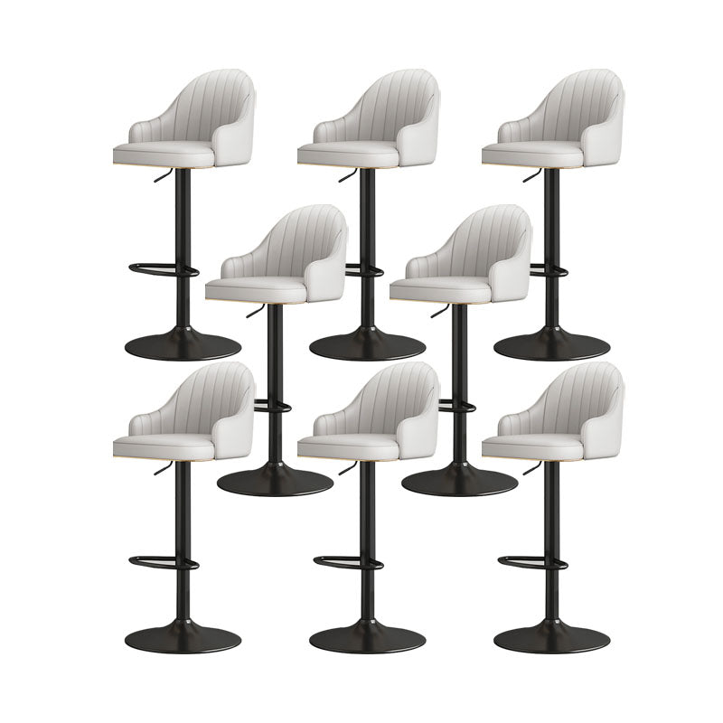 Tabourets de bar en faux cuir de style glam