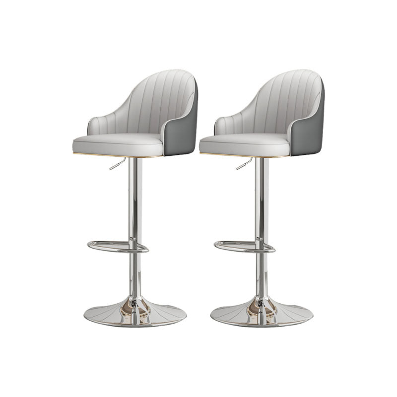 Tabourets de bar en faux cuir de style glam