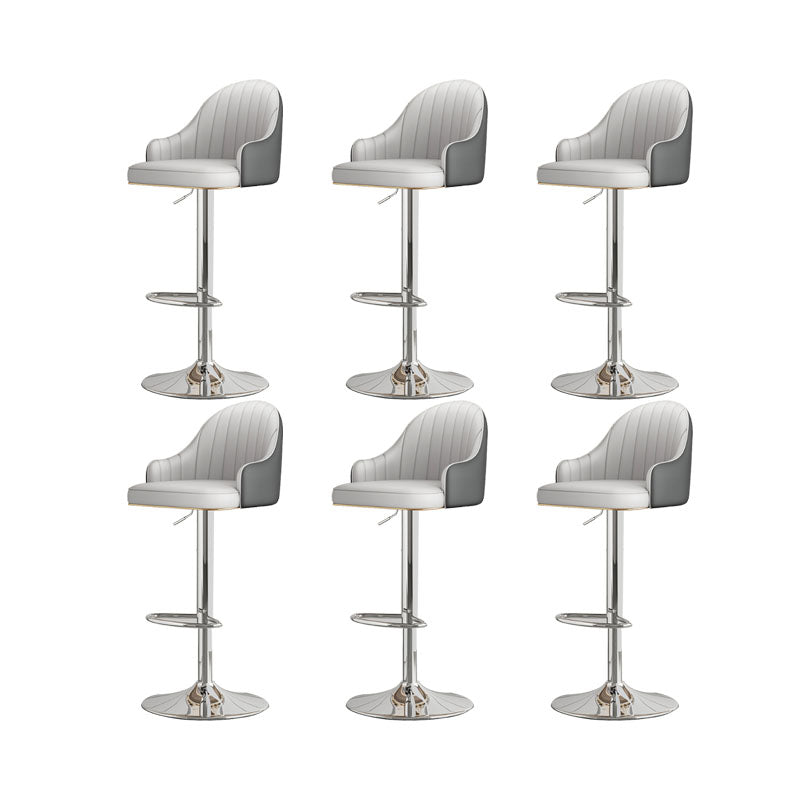 Tabourets de bar en faux cuir de style glam