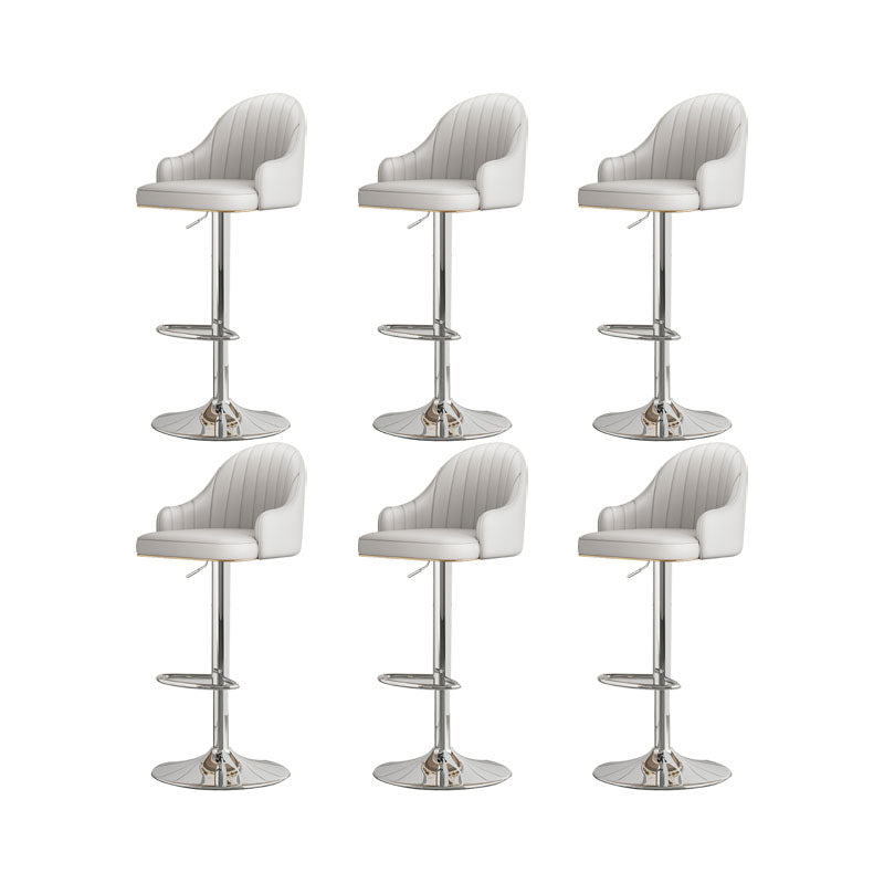 Tabourets de bar en faux cuir de style glam